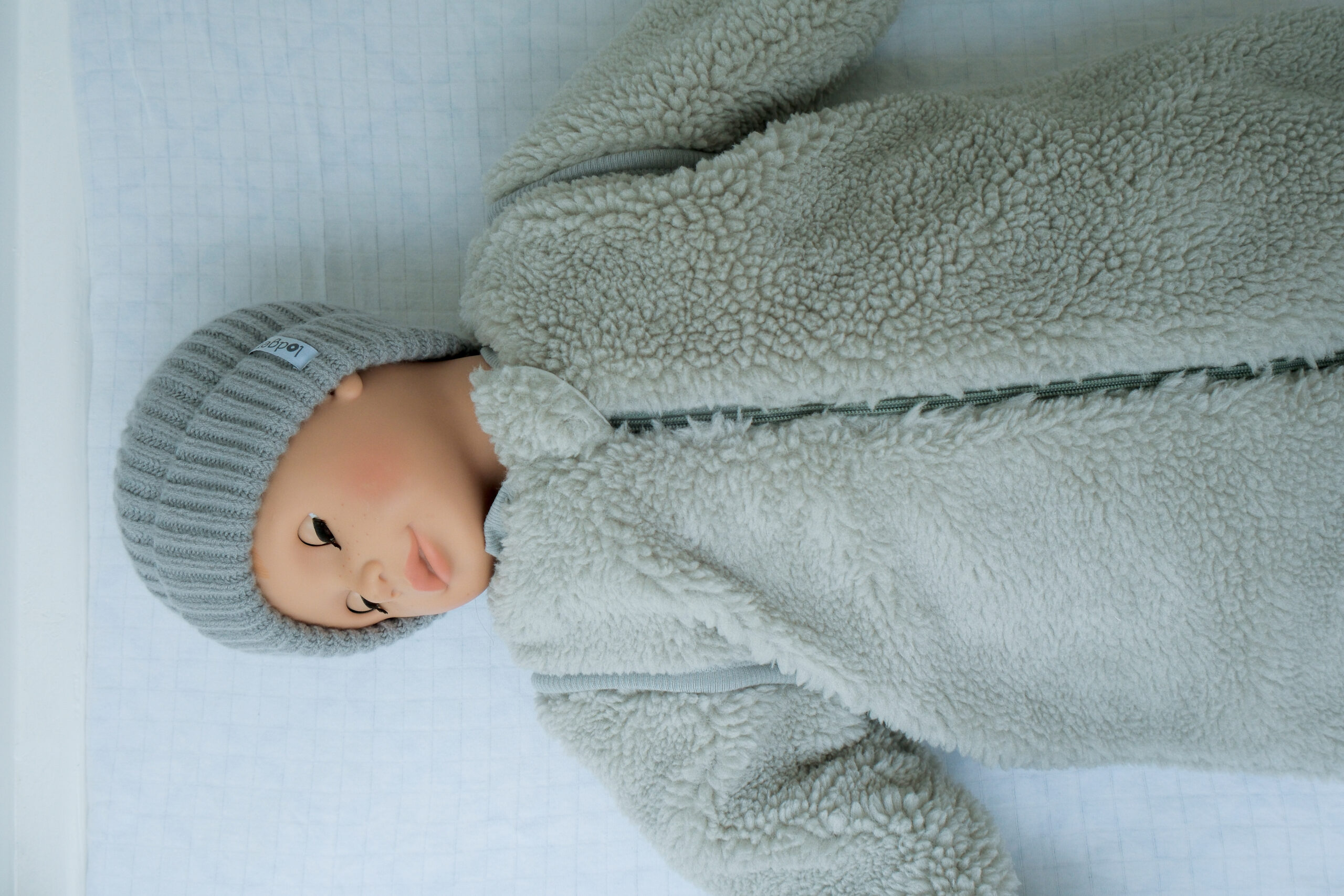 Lodger Outdoor Teddy 4 seizoenen Slaapzak met geïntegreerde wantjes. Kleur Buffalo of Peppermint. - Afbeelding 9